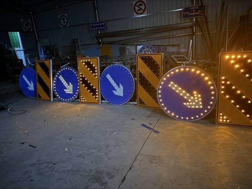 海南海南河南太阳能交通标牌 河南自发光交通路标牌厂家